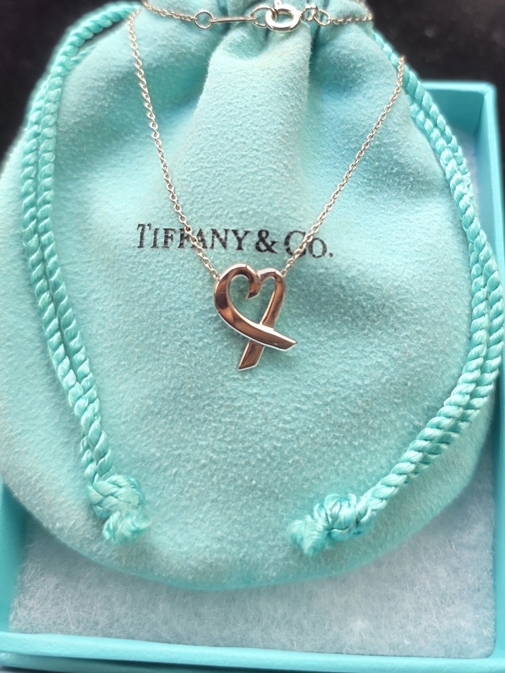 🍀✨️Tiffany & Co. Silver Heart Ribbon Pendant Necklace ✨️🍀 - Picture 2 of 5